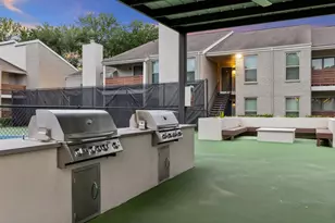 10751 Meadowglen Ln, Houston, TX 77042 - Photo 3