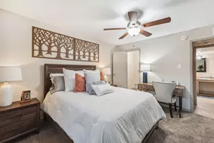 10751 Meadowglen Ln, Houston, TX 77042 - Photo 11