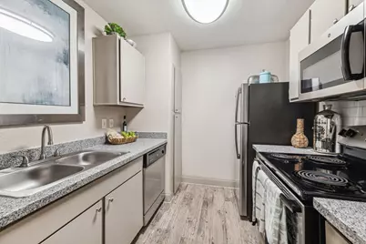 10751 Meadowglen Lane #Kate, Houston, TX 77042 - Photo 9