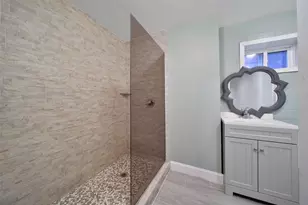 11005 Gloria Dr, Houston, TX 77013 - Photo 9