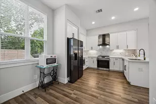 848 Fisher St, Houston, TX 77018 - Photo 9