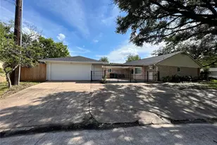 10903 Albury Dr, Houston, TX 77096 - Photo 3