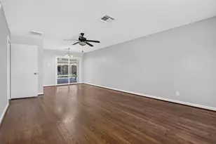 1409 Wycliffe Dr, Houston, TX 77043 - Photo 3