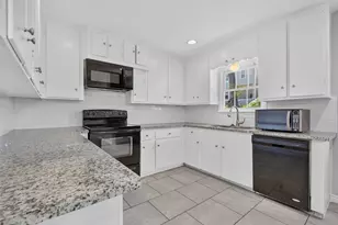 1409 Wycliffe Dr, Houston, TX 77043 - Photo 9