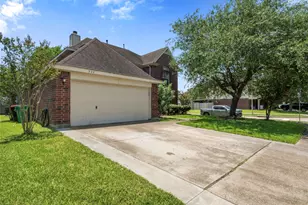 924 Chad Ln, Baytown, TX 77521 - Photo 11