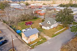 304 W Wheat St, Woodville, TX 75979 - Photo 13