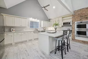 19 Thornhill Oaks Dr, Houston, TX 77015 - Photo 9