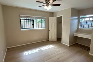10911 Lockgate Ln, Houston, TX 77048 - Photo 13