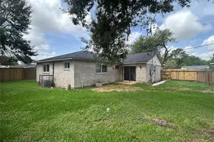 10911 Lockgate Ln, Houston, TX 77048 - Photo 15