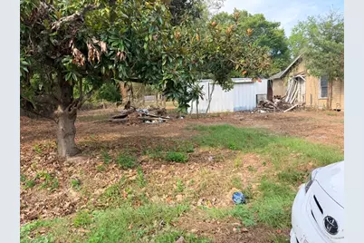 611 E Dallas Street, Cleveland, TX 77327 - Photo 9