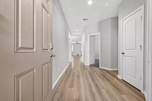 7806 London Tower Ln, Houston, TX 77044 - Photo 3