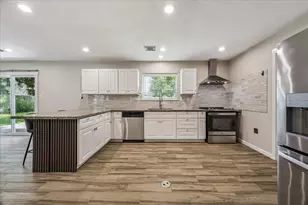 405 N Fulton St, Texas City, TX 77591 - Photo 3