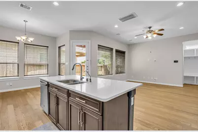 10004 Steeple Farms Drive, Houston, TX 77080 - Photo 9