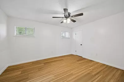 1600 Hazelwood #B, Conroe, TX 77301 - Photo 11