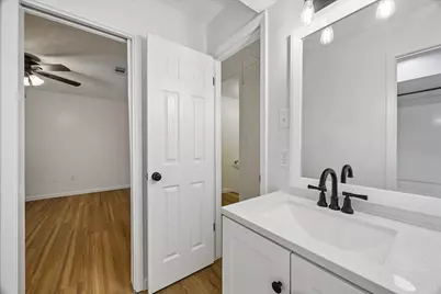 1600 Hazelwood #B, Conroe, TX 77301 - Photo 15