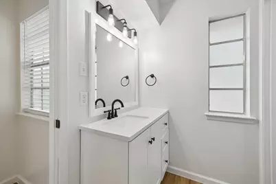 1600 Hazelwood #B, Conroe, TX 77301 - Photo 13