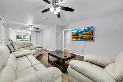 4842 Hummingbird Street, Houston, TX 77035 - Photo 13