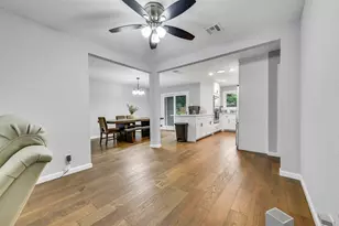 4842 Hummingbird St, Houston, TX 77035 - Photo 5