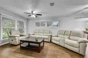 4842 Hummingbird St, Houston, TX 77035 - Photo 11