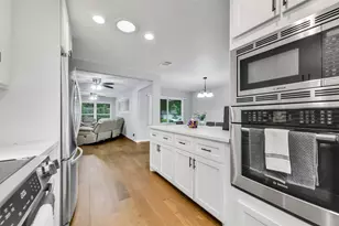4842 Hummingbird St, Houston, TX 77035 - Photo 17