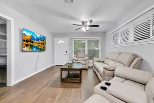 4842 Hummingbird St, Houston, TX 77035 - Photo 7