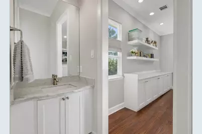 9761 Westview Drive, Houston, TX 77055 - Photo 37