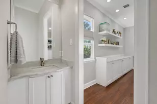 9761 Westview Dr, Houston, TX 77055 - Photo 37