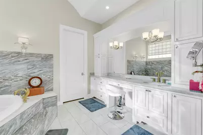 9761 Westview Drive, Houston, TX 77055 - Photo 19