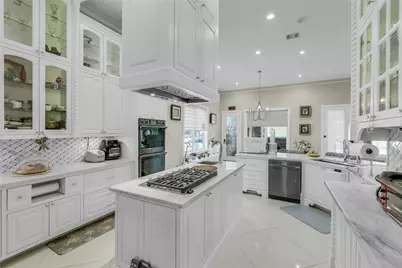 9761 Westview Drive, Houston, TX 77055 - Photo 11