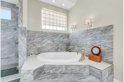 9761 Westview Drive, Houston, TX 77055 - Photo 21