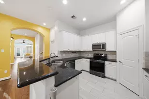907 Lawrence St, Houston, TX 77008 - Photo 3