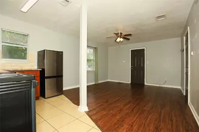 713 S Valderas Street, Angleton, TX 77515 - Photo 3