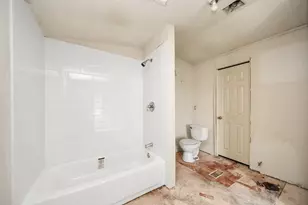 320 4th St, San Leon, TX 77539 - Photo 13