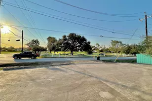927 27th St, San Leon, TX 77539 - Photo 27