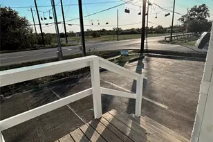927 27th St, San Leon, TX 77539 - Photo 11
