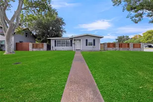 604 19th Ave N, Texas City, TX 77590 - Photo 1