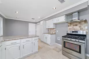 11410 Endicott Ln, Houston, TX 77035 - Photo 19