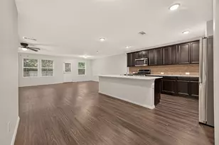 2011 Lost Timbers Dr, Conroe, TX 77304 - Photo 7