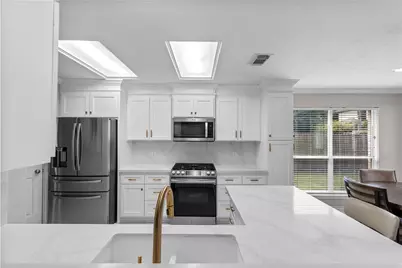 2705 7th Street N, Texas City, TX 77590 - Photo 9