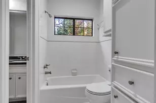 2525 Nantucket Dr, Houston, TX 77057 - Photo 17