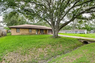 703 S Washington Street, El Campo, TX 77437 - Photo 3