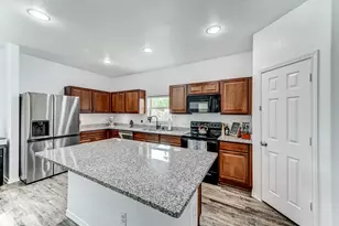 9850 Hunter Spgs Dr, Conroe, TX 77306 - Photo 11