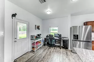 9850 Hunter Spgs Dr, Conroe, TX 77306 - Photo 17