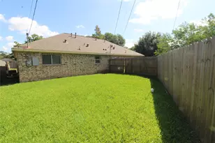 814 Mobile Dr, Pasadena, TX 77506 - Photo 3