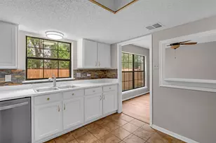 9207 Barr Cir, Houston, TX 77080 - Photo 23