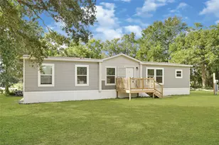 718 Main St, Anahuac, TX 77514 - Photo 1