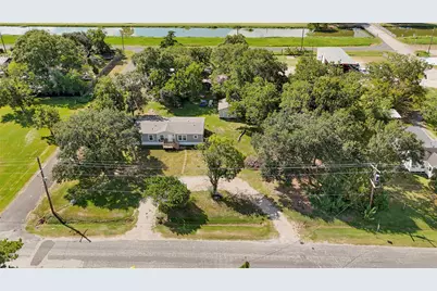 718 Main Street, Anahuac, TX 77514 - Photo 13