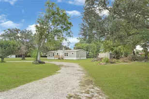 718 Main St, Anahuac, TX 77514 - Photo 23