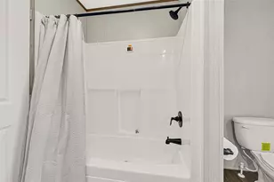 718 Main St, Anahuac, TX 77514 - Photo 19