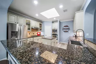 1002 Acorn Ct, Friendswood, TX 77546 - Photo 17